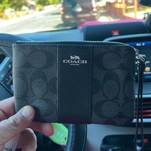 Coach wristlet graphite/black leather